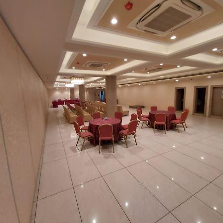 Acco Grand Hotel Lucknow Zewnętrze zdjęcie