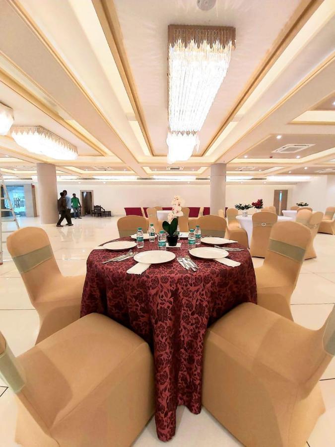 Acco Grand Hotel Lucknow Zewnętrze zdjęcie